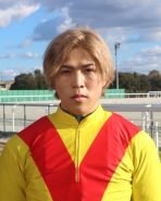 01_塚本 征吾騎手.jpg